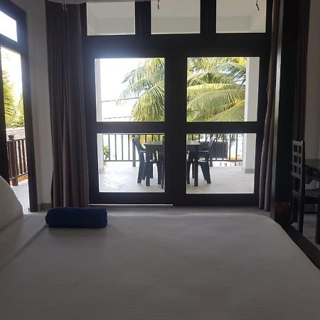 Hotel Waves Hiri Dikwella Esterno foto