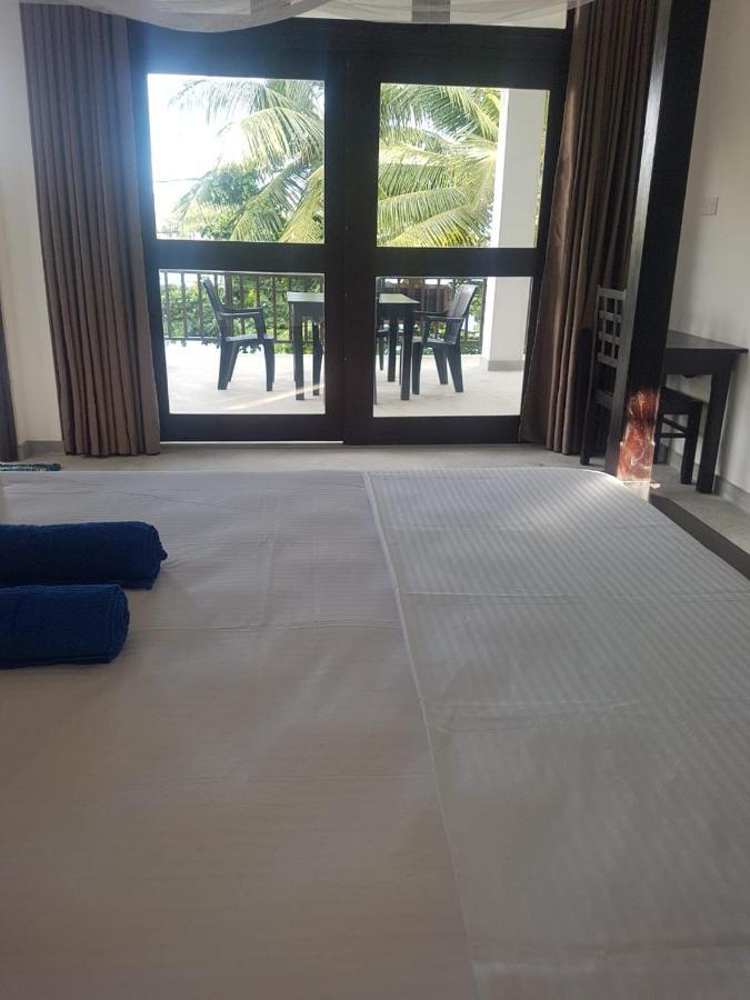 Hotel Waves Hiri Dikwella Esterno foto