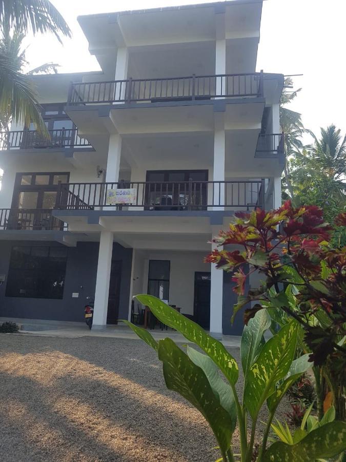 Hotel Waves Hiri Dikwella Esterno foto